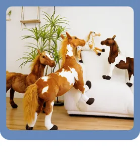 Cavallo di peluche realistico animale di peluche, simpatica bambola decorativa per la casa.