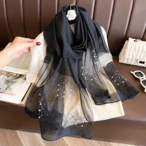 Femmes Mode Polyester Satin Écharpe Couleur Unie Strass Perles Floral Long Châle Enveloppe Élégant Accessoires Quotidiens