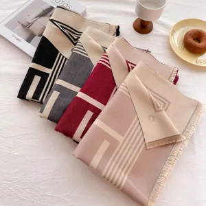 Damen verdickter Cashmere-Imitat Schal, stilvoller geometrischer Muster Winterschal.