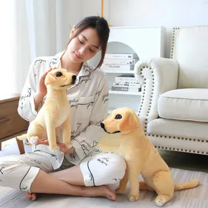 Χαριτωμένο λούτρινο golden retriever, ρεαλιστικό μαξιλάρι λούτρινου ζώου labrador.