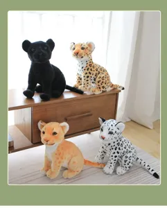 Bonito juego de peluches de animales salvajes con leopardo, pantera, león y leopardo nival.