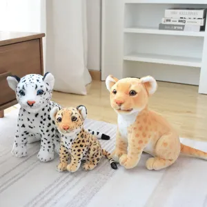 Bonitos juguetes de peluche de animales, incluidos leopardo, leopardo de las nieves y león.