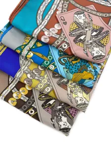 Foulard quadrato in seta stile europeo vintage con stampa di carte reali, elegante.