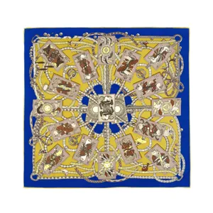Sciarpa quadrata effetto seta in stile vintage con eleganti carte da gioco e motivi barocchi.