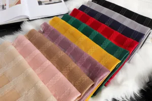 Klassischer karierter Seiden Woll Schal für Damen, eleganter langer Winterschal in Farben.