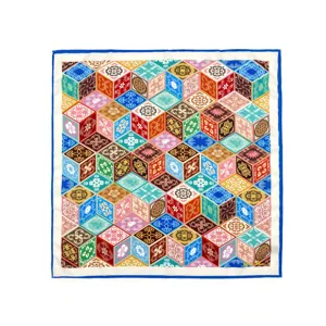 Elegante pañuelo cuadrado de seda para mujer con diseño de cubo geométrico 3D, estilo colorido.