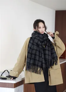 Korean style simple black and white plaid scarf women autumn winter fringe tassel cozy warm wrap