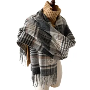 Bufanda de invierno a cuadros clásica para hombre y mujer, chal largo con flecos.