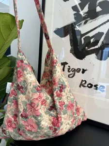 Vintage floral canvas shoulder bag for women, casual hobo tote bag with daily retro design.