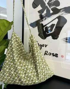 Green floral canvas shoulder bag, retro student cotton tote bag, stylish daily messenger bag.