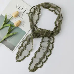 Écharpe ruban en dentelle verte, bandeau brodé de fleurs chic et accessoire de sac pour femmes.