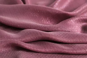 Tejido de bufanda mezcla seda lana brillante de lujo detalle textura malva elegante