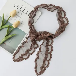 Foulard en dentelle marron, ruban brodé chic pour sacs, bandeau de cheveux polyvalent et élégant.