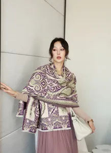 Stylish printed women's winter shawl, cozy cashmere-feel travel scarf, warm and elegant.