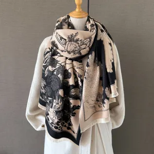 Schicker Kaschmir-Gefühl Winterschal mit klassischem Toile-de-Jouy-Druck und Fransen.