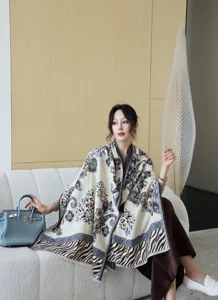 Sciarpa scialle spessa autunno inverno donna motivo paisley vintage elegante calda avvolgente