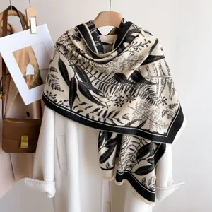 Schwarz-weißer Blumen-Kaschmir-Gefühl verdickter Damen Schal Winter warmer Mantel Umhang.