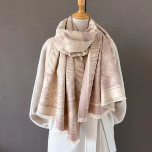 Dicker Kunstkaschmir Winterschal für Damen, eleganter doppelseitiger Blätterprint mit Fransen.