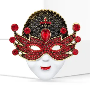 Spilla maschera veneziana strass vintage, cristallo rosso dorato per festa elegante.