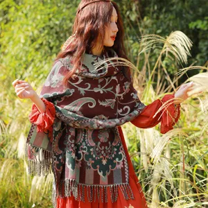 Ethischer Stil Winter warmer Quasten Schal Detailansicht, bohemischer dicker Vintage Damenwickel.
