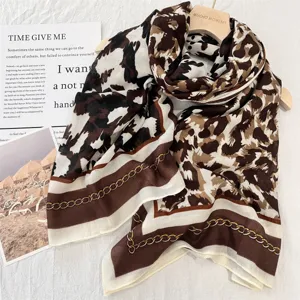 Schicker Leoparden- und Kettenmuster Schal, elegante braune Modeaccessoires für Damen.