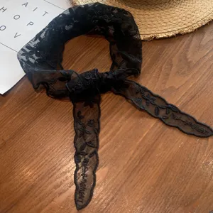 Schwarzes Spitzen-Dreiecktuch für Damen, elegantes hohles Blumen-Kopftuch und modisches Haarband.