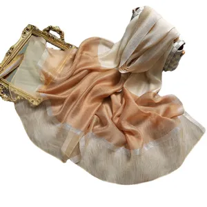 Elegante bufanda degradada para mujer, mezcla de seda y lana, accesorio de moda versátil para primavera.