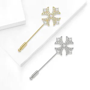 Modische kupfervergoldete Kreuz lange Nadel Brosche elegante Strass Anzug Accessoire