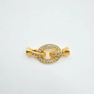 Connecteur de fermoir de collier ovale en strass doré accessoire de bijou DIY vue détaillée.