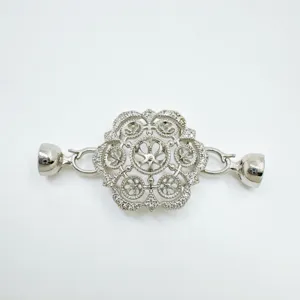 Fermoir de collier aimanté en cristal floral argenté, idéal pour vos projets de bijoux en perles DIY.