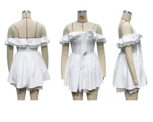 Robe courte blanche française hors épaule avec nœud et bordure dentelle vue détaillée.