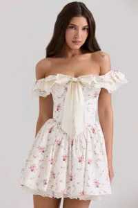 Robe d'été florale française hors épaule avec joli nœud et détails en dentelle délicate.