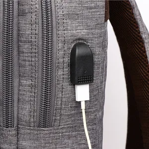 Zaino impermeabile con porta USB, borsa elegante e resistente per viaggi e uso quotidiano.