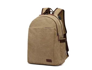 Nahaufnahme Detail des lässigen Canvas Rucksacks mit strapazierfähigem Stoff und USB.