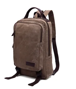 Vista detallada de mochila de lona marrón casual, pequeña mochila diaria unisex resistente.