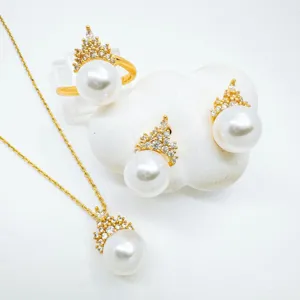 Moda europea simple conjunto de joyas de perlas colgante corona pendientes anillo elegante