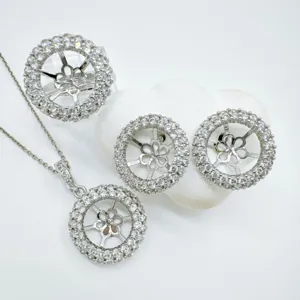 Versilbertes Zirkonia Schmuckset mit Ring Anhänger und Ohrring Fassungen für Damen