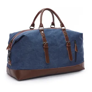 Vintage blauwe canvas reistas met bruine lederen afwerking voor buitenreizen en bagage.