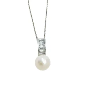 Elegante weiße Perlenanhänger Halskette mit funkelndem Diamantbesatz für Damen Schmuck.