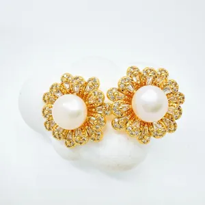 Exquisite blumen perlen ohrringe detail, hochwertige gold plattierte zirkonia schmuck.