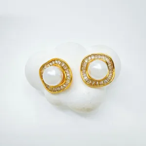 Exquisite vintage pearl earrings with dazzling crystal details, elegant design for chic daily wear.