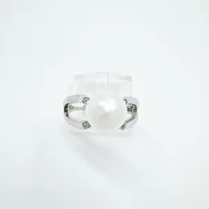 Detailed shot of a chic white pearl ring with silver-tone split band and sparkling accent stones.