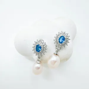 Pendientes colgantes de zafiro azul y perla, joyería elegante de cristal brillante plata.