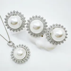 Retro Vergoldetes Kupfer Strass Schmuckzubehör Hohle Blume Anhänger Nur Ohrstecker Ring Leerer Sockel Künstliche Perle Zubehör