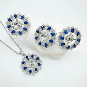 DIY Schmuck-Set Rohling mit Ring, Ohrringen und Anhängerfassung mit blauen Zirkonsteinen.