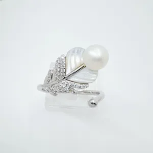 European fashion feather pearl ring natural mother of pearl inlaid adjustable ring detail