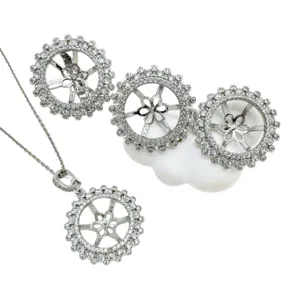 Versilbertes Strass Schmuck Rohling Set mit Anhänger und runden Fassung Zubehörteilen.