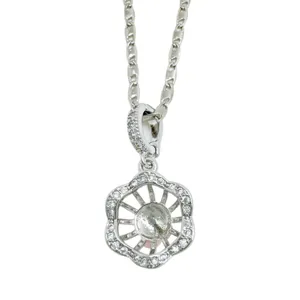 Silberfarbene Zirkonia Blumen Anhanger Halskette mit feiner Kette und glanzenden Steinen fur Damen.