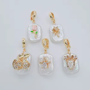 Barock Süßwasserperle Anhänger Set mit vergoldeten Blumen Kirsche und Schleife Motiven.