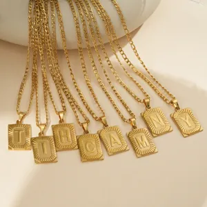 Collar con colgante de letra inicial de acero inoxidable dorado cadena Figaro hombre